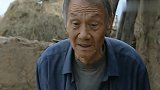 熊孩子在小花身上放毛毛虫,还把小花的新头绳扯下来,欺人太甚!