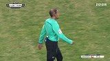 快速反击！乌林博耶夫单刀面对门将在对方后卫干扰下踢偏