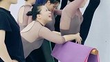 伸手碰不到的地方都叫远方