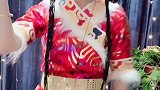 美女穿民族服装唱草原歌曲，真是太好听了