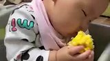 这个玉米是有多好吃，睡着都不舍得放