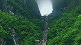 神奇的天门洞，吞云吐雾