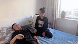 光棍酒后走错屋，不料他却耍无赖不走，美女赶她走的方式也是绝了