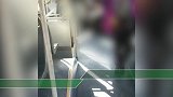 山西7旬老人公交上不戴口罩还吐痰唱歌 吓跑一车乘客