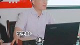 广西一教授竟被学生要求拖堂，教授已经连续讲了四个多小时
