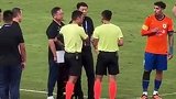 实拍泰山队换人闹乌龙 最终阿尔瓦罗留在场上谢文能被换下