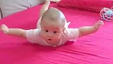 出生3个月的小宝宝！天天一副起飞的姿势！熊孩子真是太会玩了