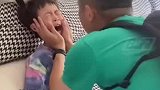 军爸休假接归队通知，正在发烧的儿子哭成泪人