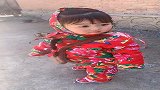小姑娘回农村这身打扮太接地气了，萌萌哒