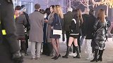 穿着黑色丝袜过冬天，要搭配单鞋还是长靴，高跟款式会更好看