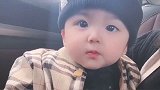 这是谁家的小宝宝，长得太帅了，真想亲一口！