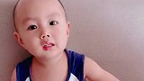 依依和弟弟打架，来找姥姥评理