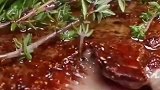 今天不出海了，跟家人聚一聚热闹热闹，给他们煎个牛排露一手