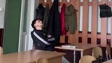 当你试图在教室吃东西，总会有人和你抢