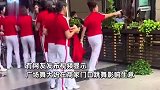 广场舞大妈在店门口跳舞影响生意，商家阻止被其怒砸花盆：1天跳2次劝也不听
