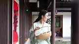 张纪中70岁大寿阵仗大，众多美女环绕为其祝寿