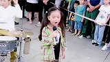 小妹妹太可爱了，唱得这么好，长大了不得了