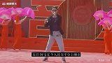 52岁阿宝落魄商演，乡村舞台环境简陋，卖力演出遭观众无视