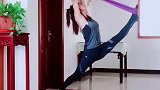 女人再忙也要留点时间给自己，拉拉伸，倒一倒