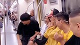 美女学别人占座的样子，下一幕，笑的我眼泪快出来了