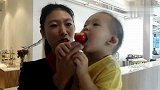冰上伉俪庞清/佟健实力坑娃 喂儿子吃的这是啥？