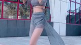 高挑的美女翻唱歌曲精彩好听，值得点赞！
