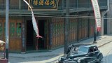 男子感到不安藏暗器 果然有人想干掉他