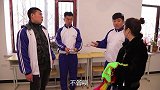 老师组织同学自由跳舞，不想苏小三的舞步太魔性，看完笑喷了