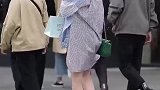热裤长腿小姐姐性感又帅气，街拍穿搭