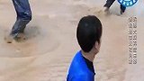 奔跑吧：小羊王嘉尔，神隐泥潭暗中观察！太逗啦哈哈哈