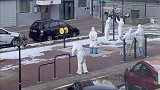 黑龙江黑河：可爱！两两配合，大白趁消杀工作间隙在小区健身