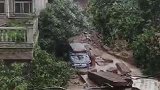 河南郑州：暴雨一小区围墙倒塌，2人被救后抢救无效身亡