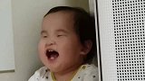 双胞胎打架日常，两个娃说开战就开战，说和好又马上喜笑颜开了