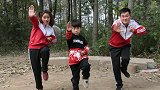 表弟来傻妞家教他们散打，学着学着哥哥妹妹打了起来，结局真搞笑