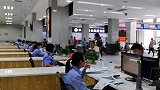 顺利通过科目四，男子高兴去车管所拿驾照，车管所：还要等56年