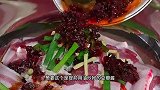 糯米跟猪肉，放在一起拌一拌，出锅就是老人孩子都喜欢吃的美食