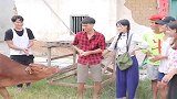 长大出息了，买了村里的第一头牛，厉害吧！