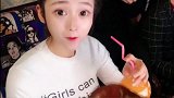 小哥哥让二毛对对子，对出来了就把猪耳朵给她