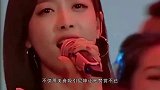 当年只看到宋茜一刀砍掉鸭子的头，谁注意到大叔惊恐的脸，太真实