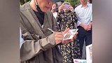 谦逊礼貌又“普通”的 朱一龙  娱乐播报台