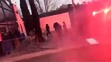 马赛球迷暴动！球队训练基地堪比战场 被烟雾弹点燃
