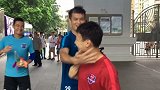 中超-17赛季-老队友重逢分外亲切 徐洋“惨遭”肖智调戏-新闻