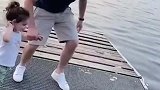手脱臼是小事，快乐是大事