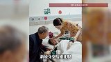 母亲病重无法参加婚礼，新娘把敬茶环节搬进了病房，摄影师：这一刻我明白了摄像的意义