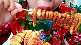 东北吃货狂吃小鱼，这种吃法真独特，过瘾