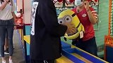 陈伟霆去环球影城，问人家能不能打个折扣，勤俭持家的霆饱饱没错了