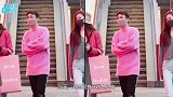 王思聪带两位美女逛街，获美女主动咬耳，美女人手拎一奢侈品袋