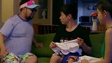 参加高档宴会穿沙滩裤，修睿也是真敢！
