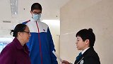 四川14岁男孩高221厘米，挑战最高青少年吉尼斯世界纪录