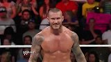 WWE-14年-RAW第1103期：主战赛 三对二不平等战 雷恩斯笑傲群雄-花絮